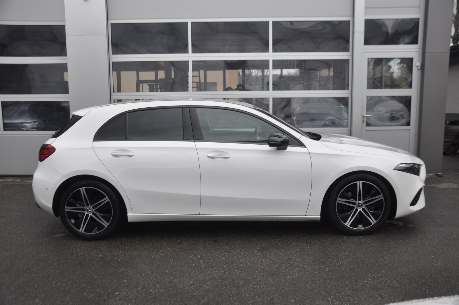 MERCEDES-BENZ A 180 7G-DCT Night Star, Hybride Leggero Benzina/Elettrica, Occasioni / Usate, Automatico - 2