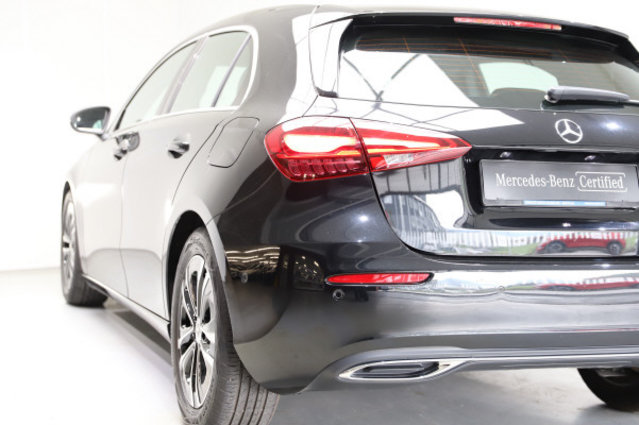 MERCEDES-BENZ A 180, Mild-Hybrid Benzin/Elektro, Occasion / Gebraucht, Automatik - 4