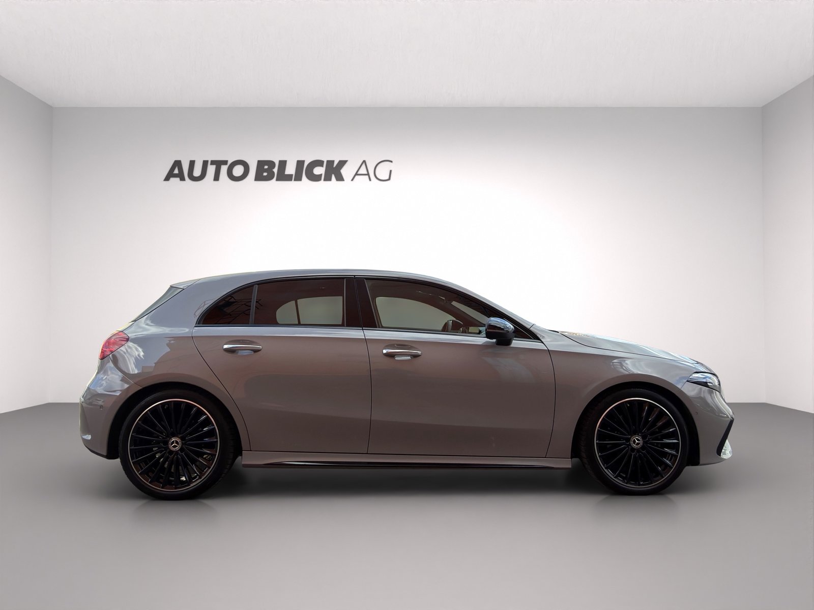 MERCEDES-BENZ A 180 AMG Line Premium Night Star 7G-DCT, Hybride Léger Essence/Électricité, Occasion / Utilisé, Automatique - 4