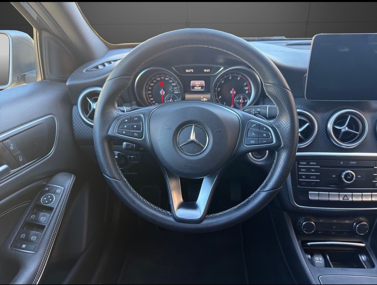 MERCEDES-BENZ A 180 7G-DCT, Petrol, Second hand / Used, Automatic - 5