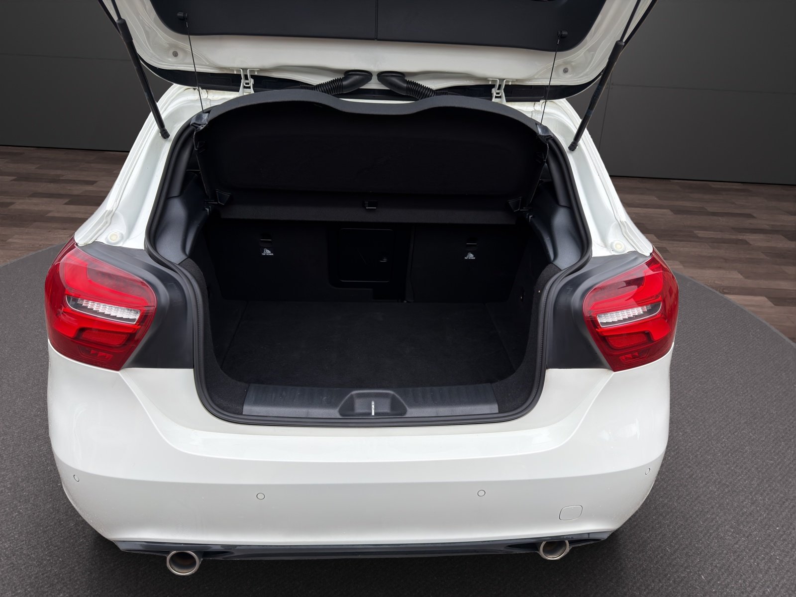 MERCEDES-BENZ A 180 Night Star 7G-DCT Ab MFK Top Angebot in, Benzin, Occasion / Gebraucht, Handschaltung - 6