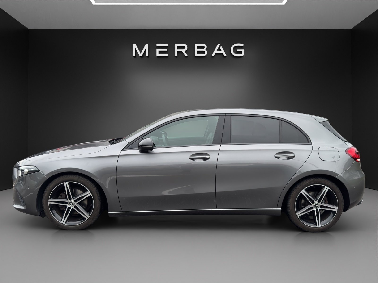 MERCEDES-BENZ A 180 Edition, Benzin, Occasion / Gebraucht, Automatik - 2