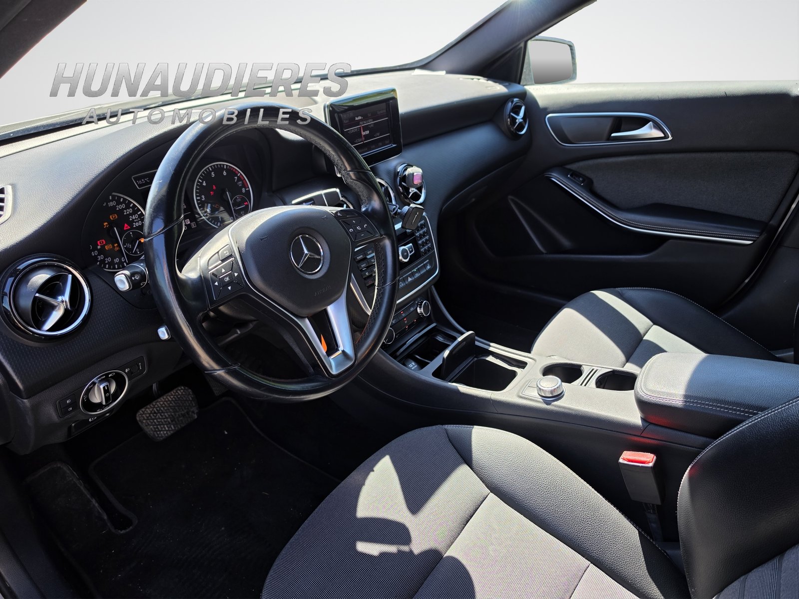 MERCEDES-BENZ A 180 Style 7G-DCT, Essence, Occasion / Utilisé, Automatique - 5