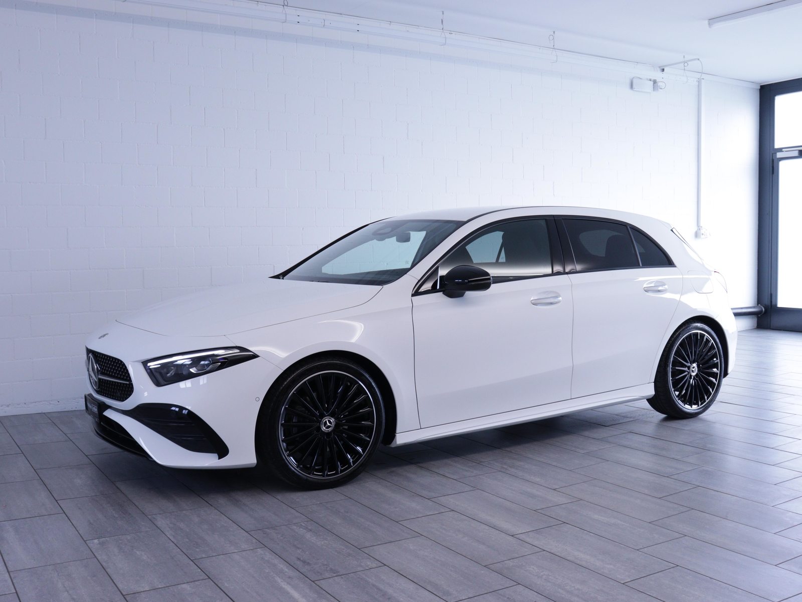 MERCEDES-BENZ A 180 AMG Line, Mild-Hybrid Benzin/Elektro, Occasion / Gebraucht, Automatik - 2