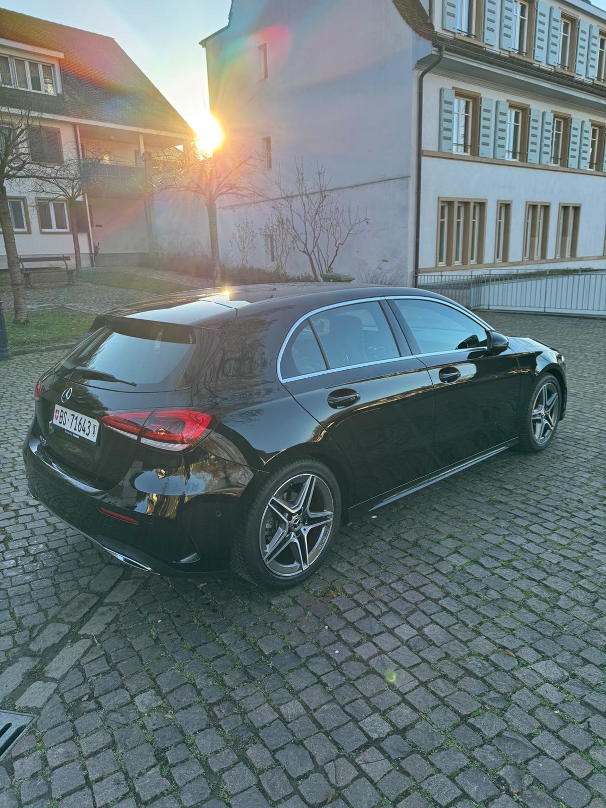 MERCEDES-BENZ A 180 AMG Line 7G-DCT, Benzin, Occasion / Gebraucht, Automatik - 7