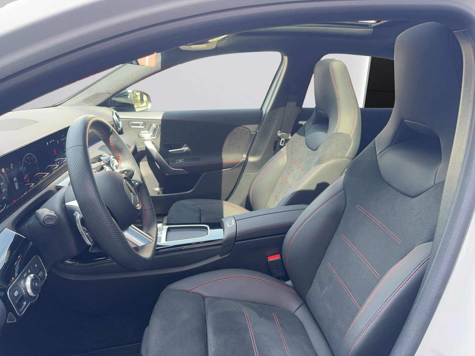 MERCEDES-BENZ A 180, Hybride Léger Essence/Électricité, Occasion / Utilisé, Automatique - 6