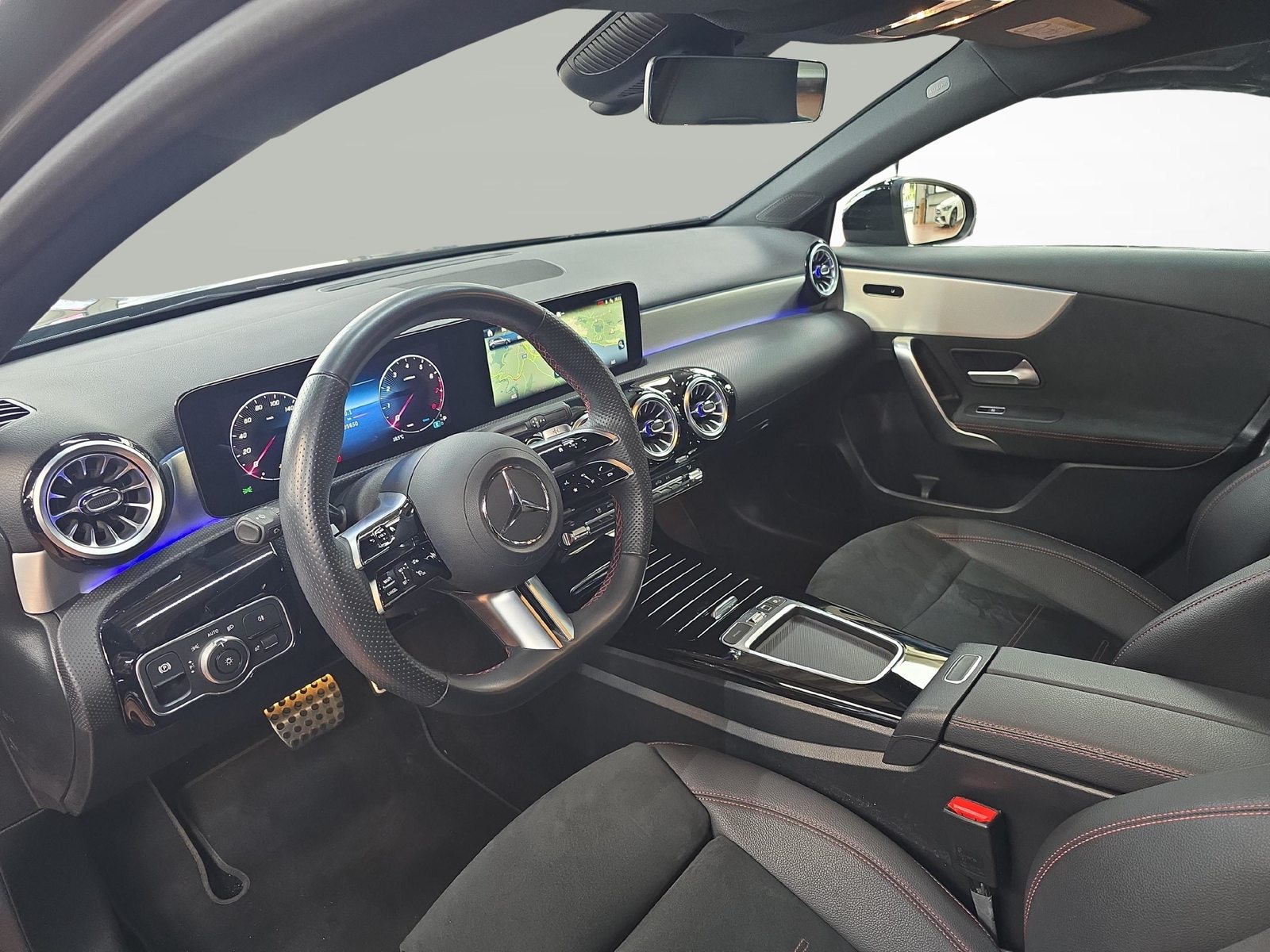MERCEDES-BENZ A 180 Night Star AMG Line, Mild-Hybrid Benzin/Elektro, Occasion / Gebraucht, Automatik - 5