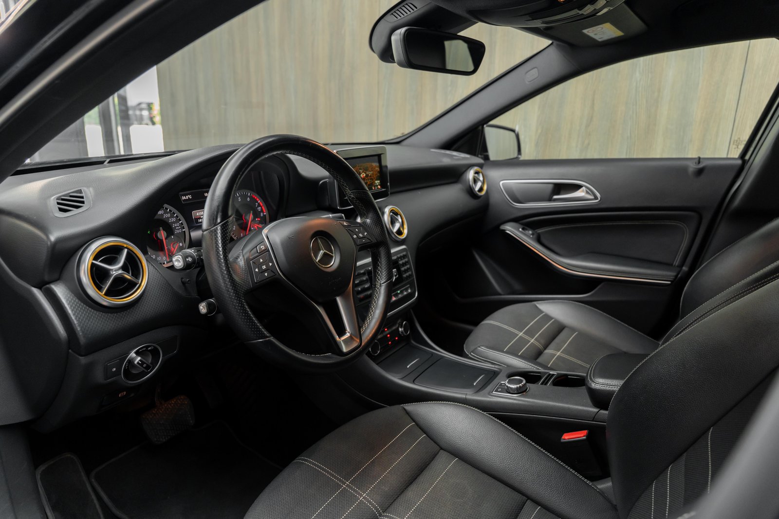 MERCEDES-BENZ A 180 Urban 7G-DCT, Benzina, Occasioni / Usate, Automatico - 4