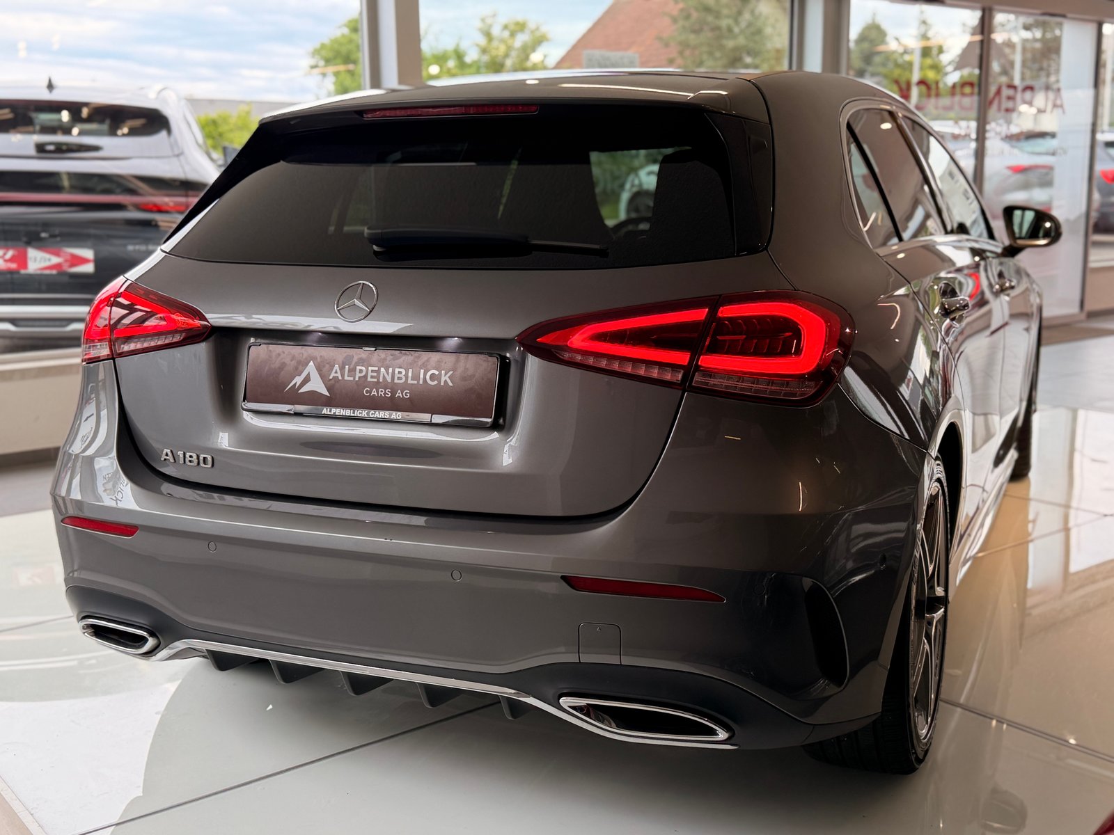 MERCEDES-BENZ A 180 7G-DCT, Benzin, Occasion / Gebraucht, Automatik - 4