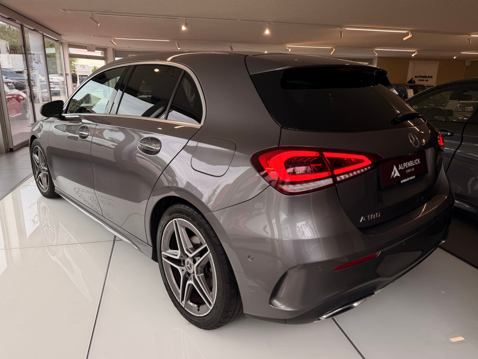 MERCEDES-BENZ A 180 7G-DCT, Benzin, Occasion / Gebraucht, Automatik - 6