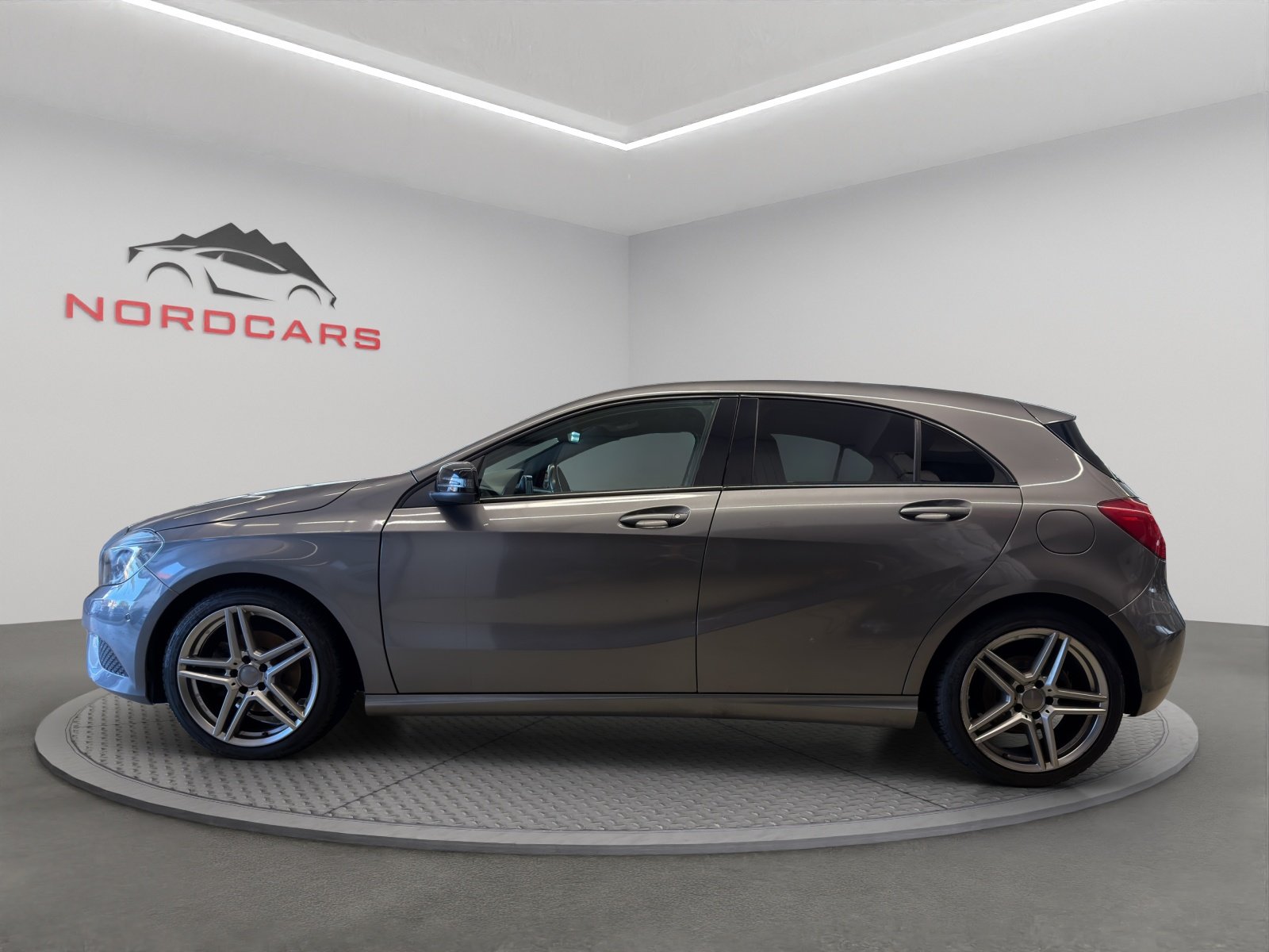 MERCEDES-BENZ A 180 Urban 7G-DCT, Petrol, Second hand / Used, Automatic - 2