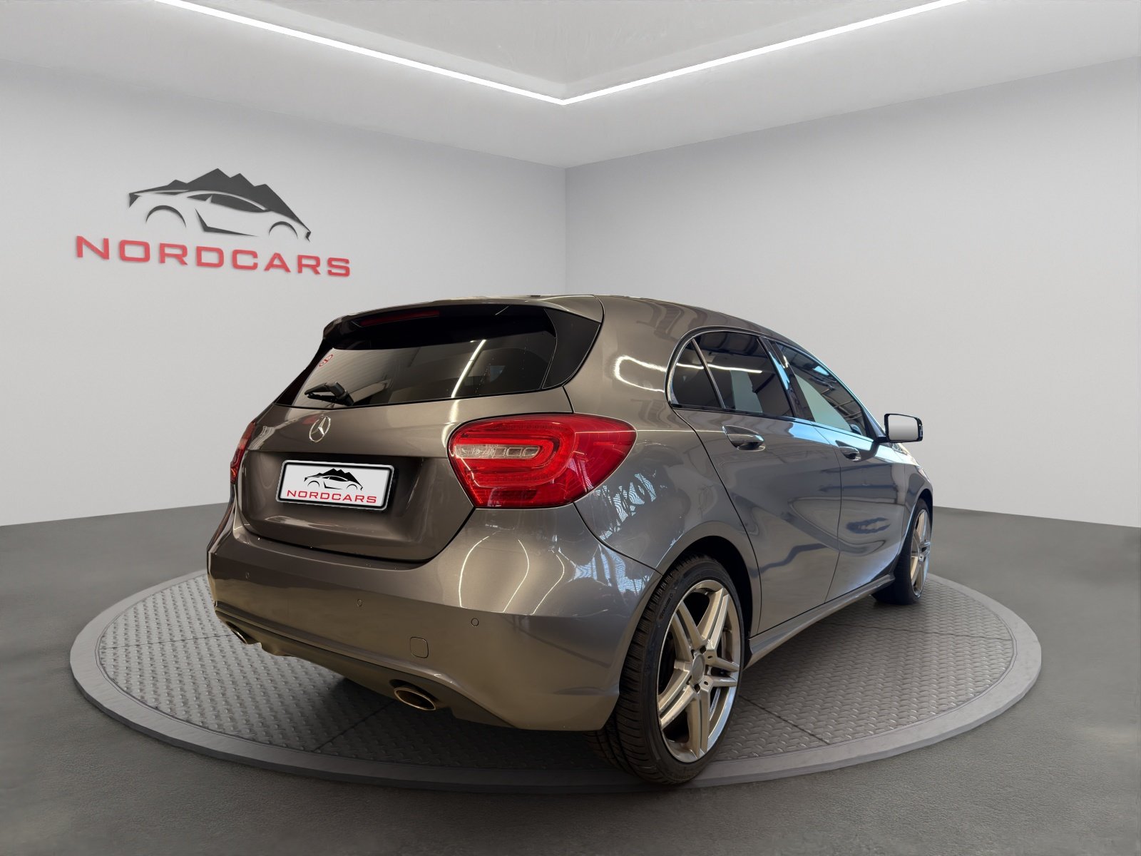 MERCEDES-BENZ A 180 Urban 7G-DCT, Petrol, Second hand / Used, Automatic - 5