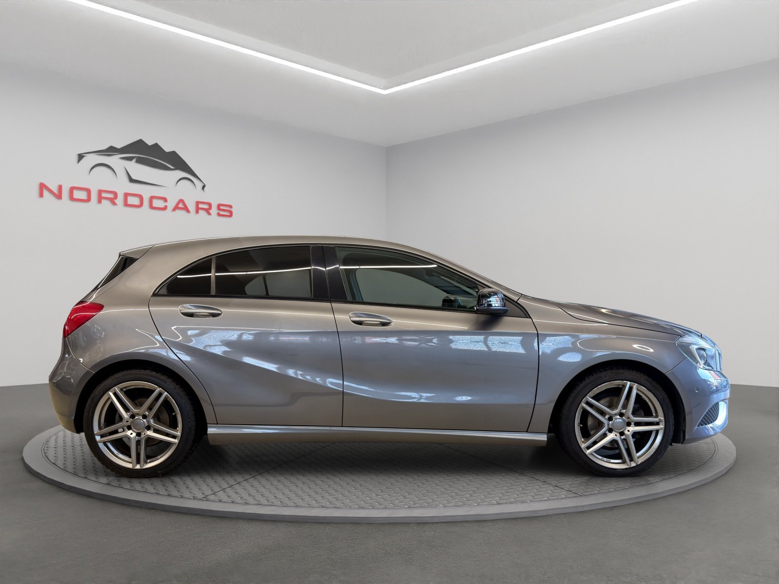 MERCEDES-BENZ A 180 Urban 7G-DCT, Petrol, Second hand / Used, Automatic - 6