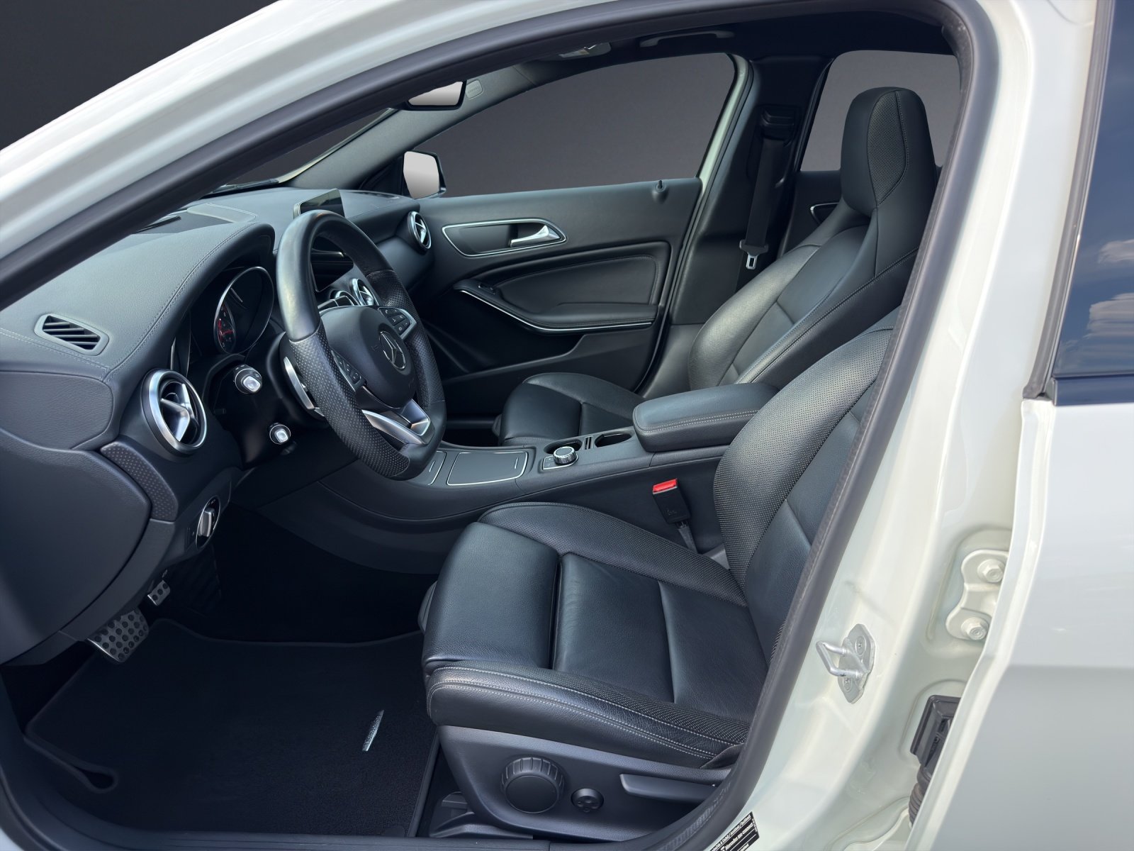 MERCEDES-BENZ A 180 AMG Line 7G-DCT, Benzin, Occasion / Gebraucht, Automatik - 6