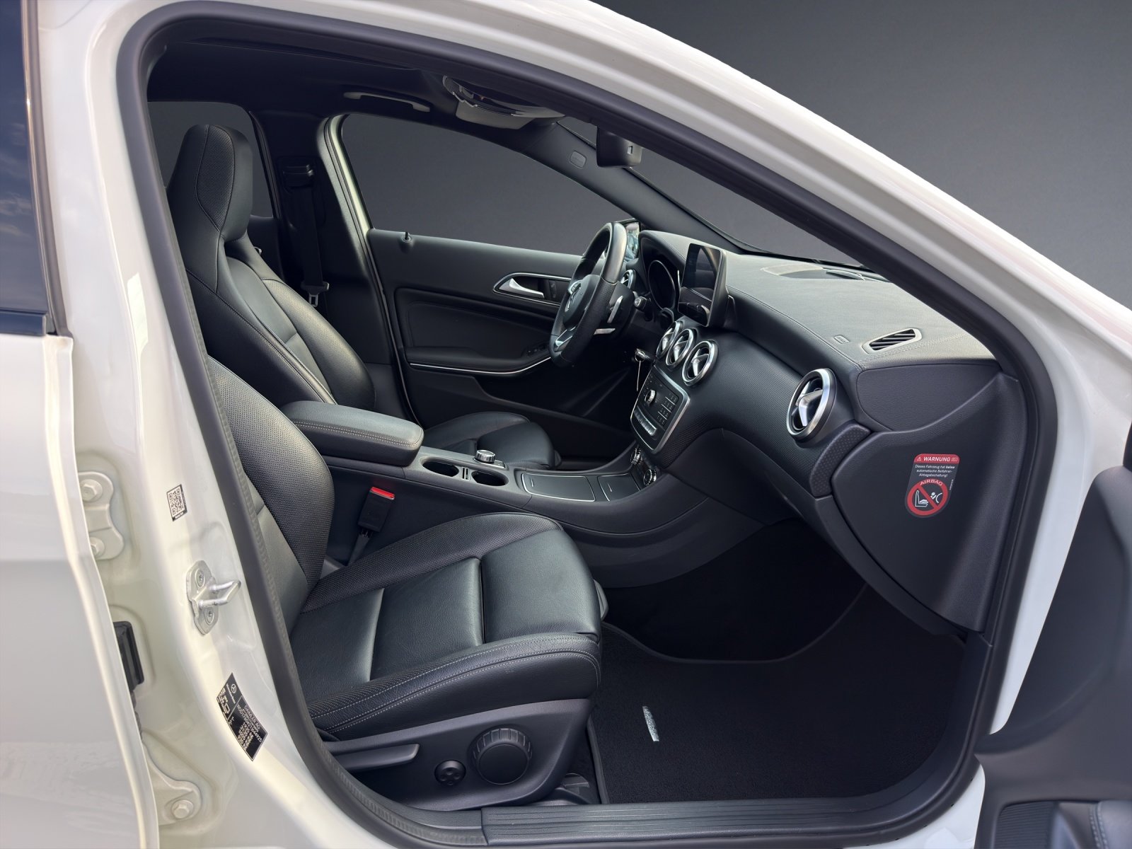 MERCEDES-BENZ A 180 AMG Line 7G-DCT, Benzin, Occasion / Gebraucht, Automatik - 7