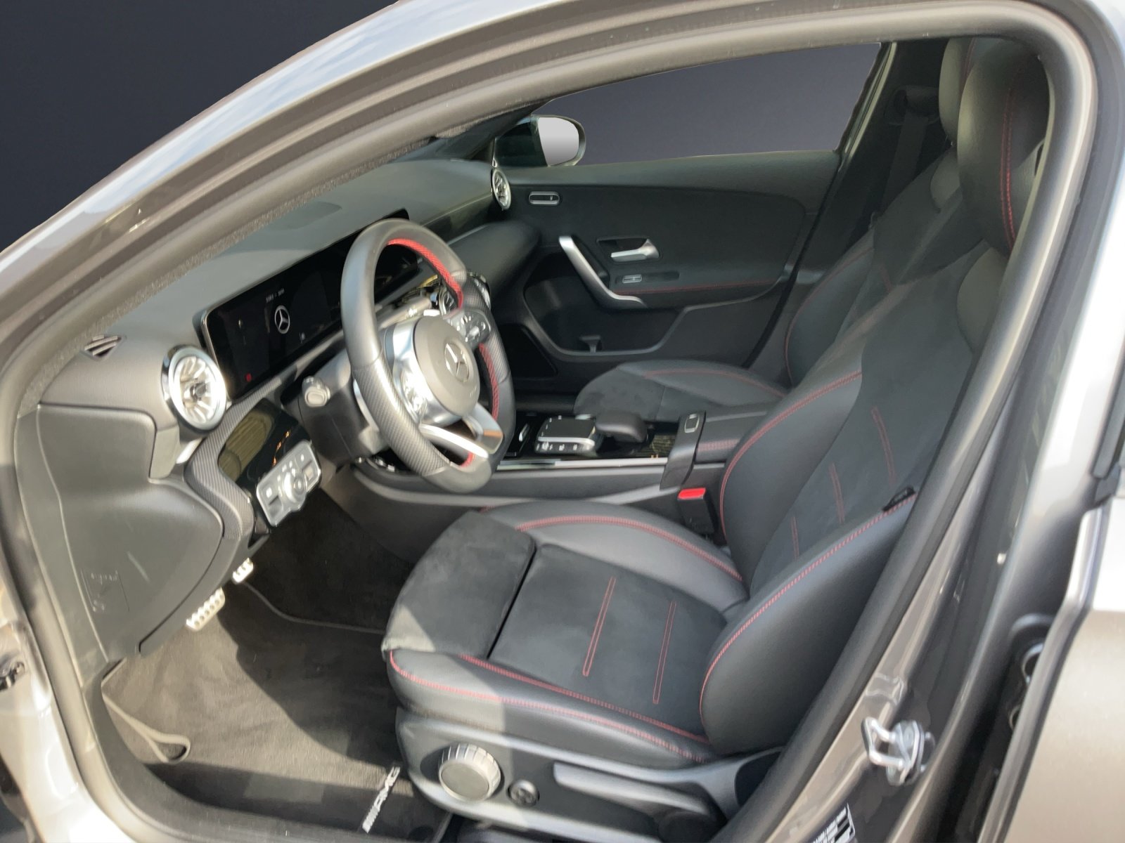 MERCEDES-BENZ A 180, Mild-Hybrid Petrol/Electric, Second hand / Used, Automatic - 7