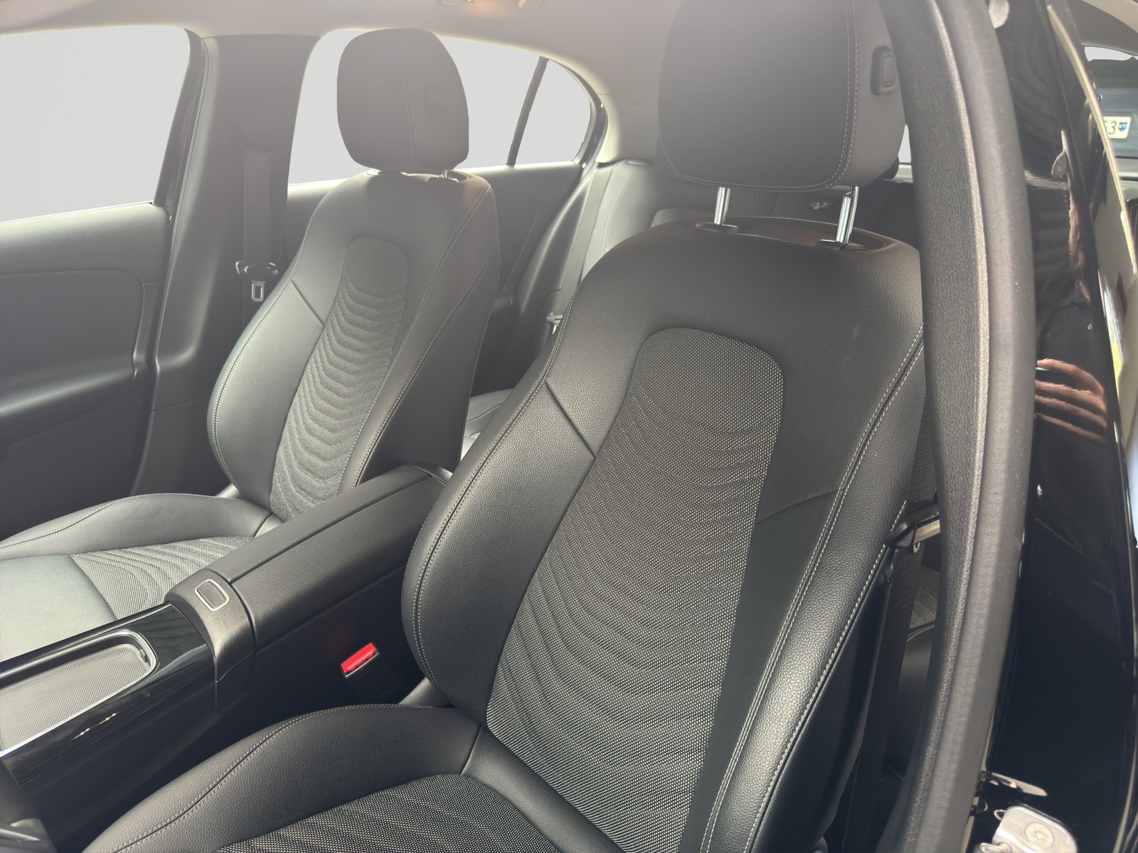 MERCEDES-BENZ A 180 7G-DCT, Mild-Hybrid Benzin/Elektro, Occasion / Gebraucht, Automatik - 6
