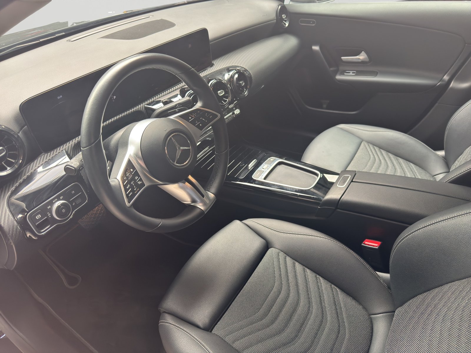MERCEDES-BENZ A 180 7G-DCT, Mild-Hybrid Benzin/Elektro, Occasion / Gebraucht, Automatik - 7