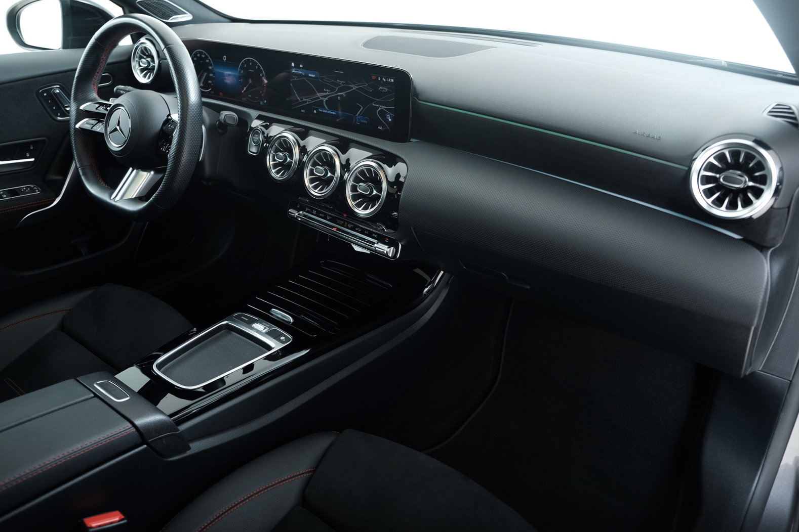 MERCEDES-BENZ A-Klasse W177 A 180 AMG Line, Benzin, Occasion / Gebraucht, Automatik - 6