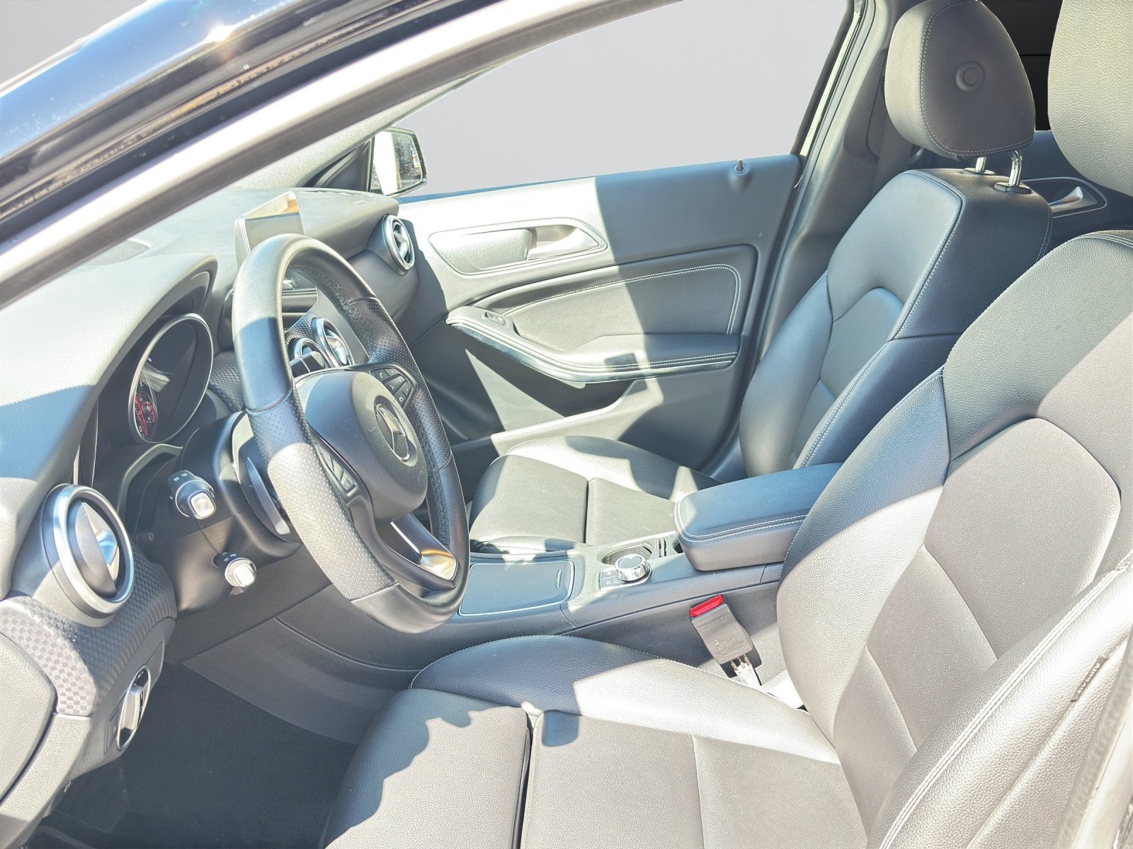 MERCEDES-BENZ A 180 Night Star 7G-DCT, Benzin, Occasion / Gebraucht, Automatik - 7