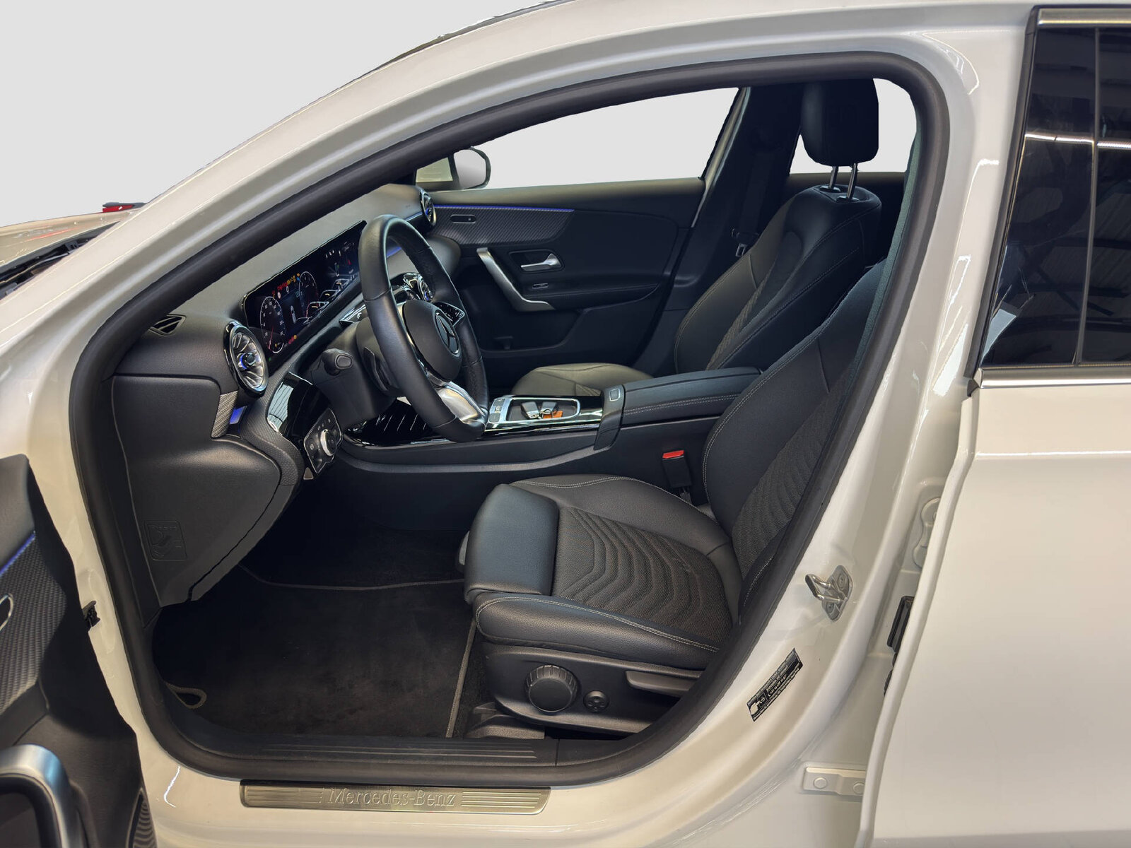 MERCEDES-BENZ A 180 Progressive, Hybride Léger Essence/Électricité, Occasion / Utilisé, Automatique - 7