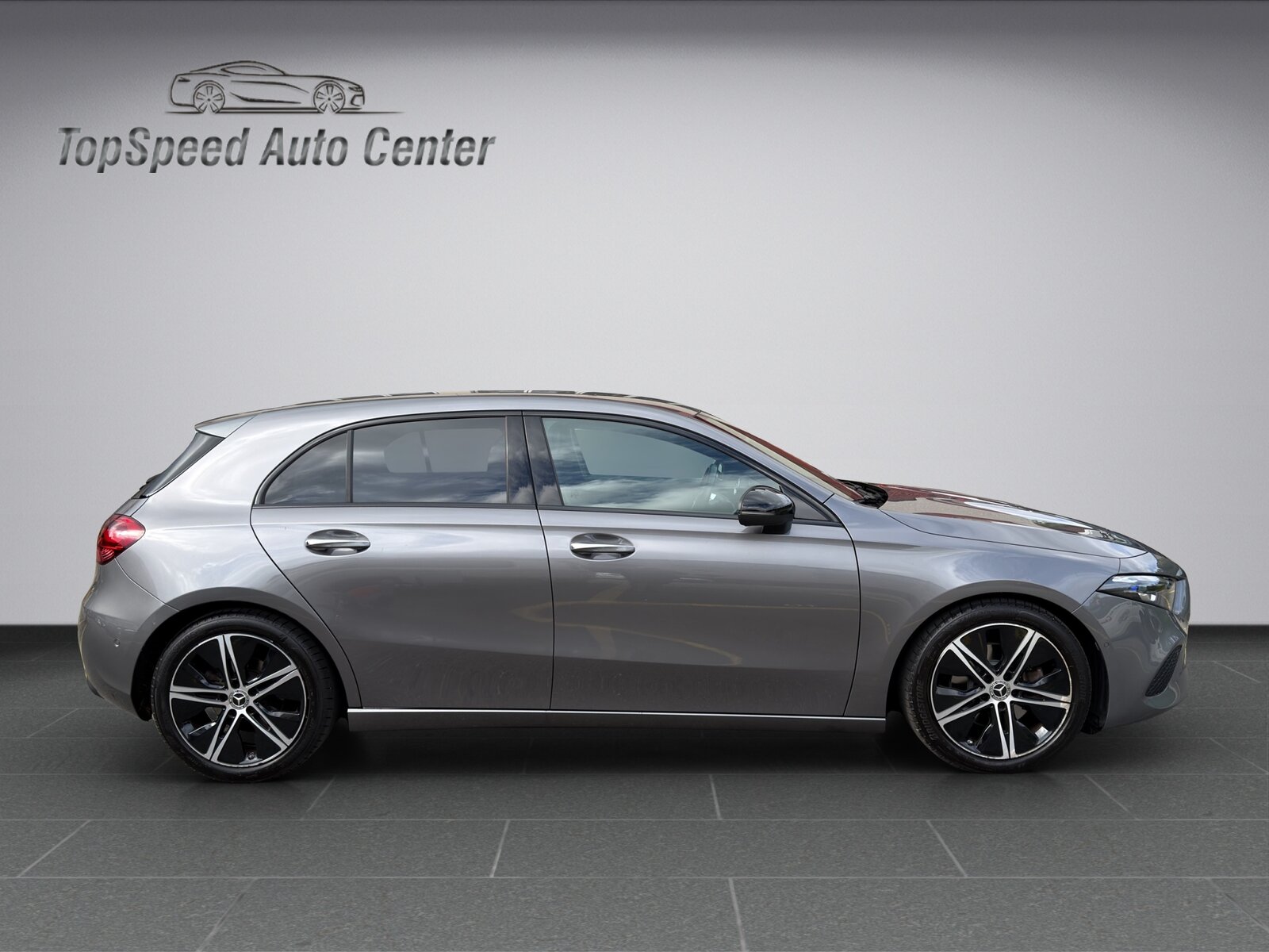 MERCEDES-BENZ A 180 7G-DCT, Mild-Hybrid Petrol/Electric, Second hand / Used, Automatic - 7
