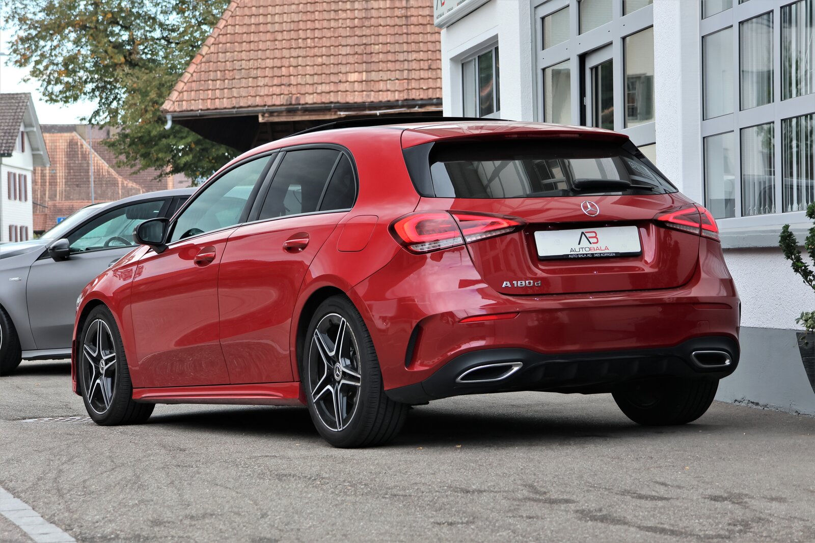 MERCEDES-BENZ A 180 d AMG Line 8G-DCT (CH) *Manufaktur Rosso Patagoni*, Diesel, Occasioni / Usate, Automatico - 3