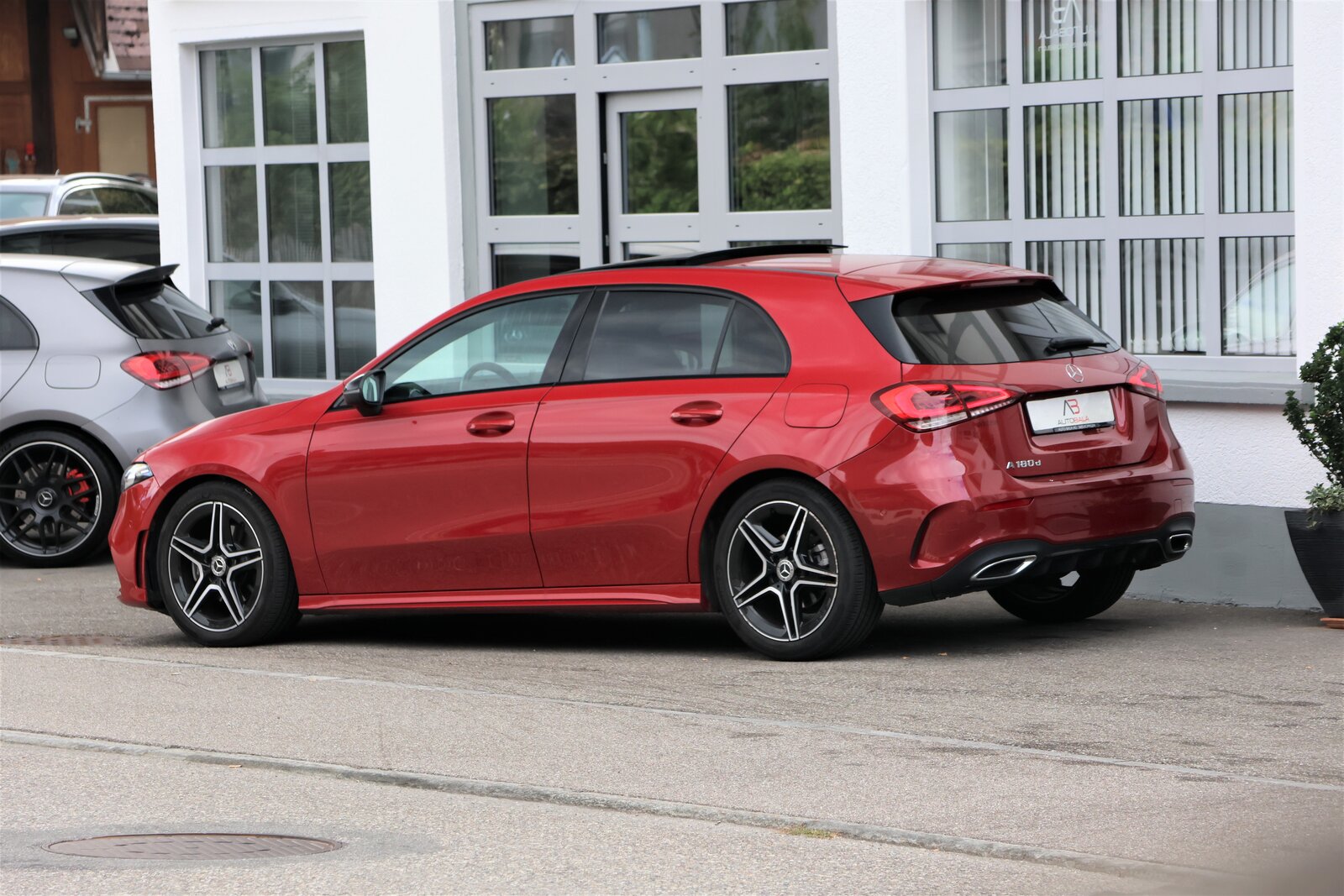 MERCEDES-BENZ A 180 d AMG Line 8G-DCT (CH) *Manufaktur Rosso Patagoni*, Diesel, Occasioni / Usate, Automatico - 5