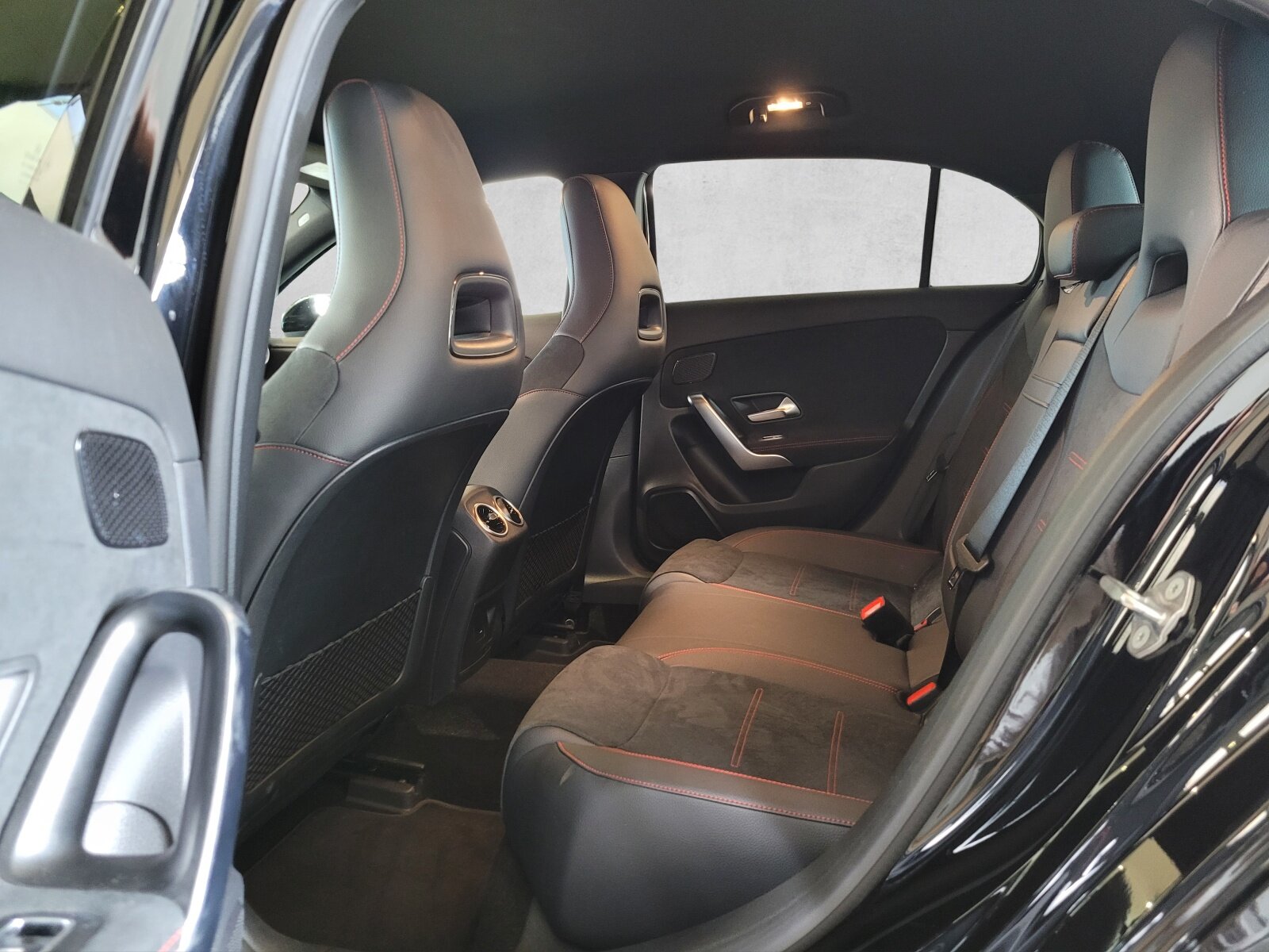 MERCEDES-BENZ A 180 AMG Line, Essence, Occasion / Utilisé, Manuelle - 3
