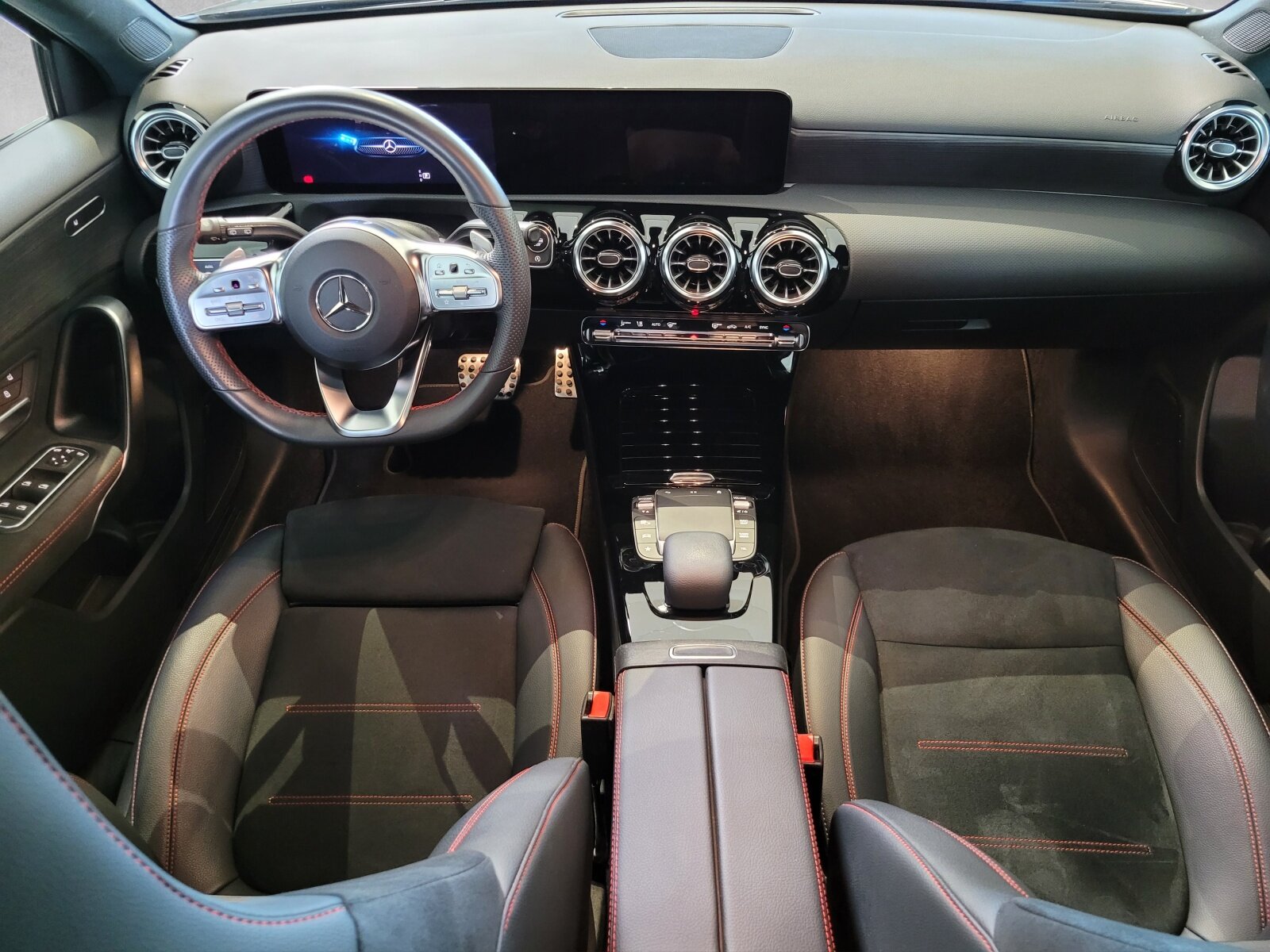 MERCEDES-BENZ A 180 AMG Line, Essence, Occasion / Utilisé, Manuelle - 4