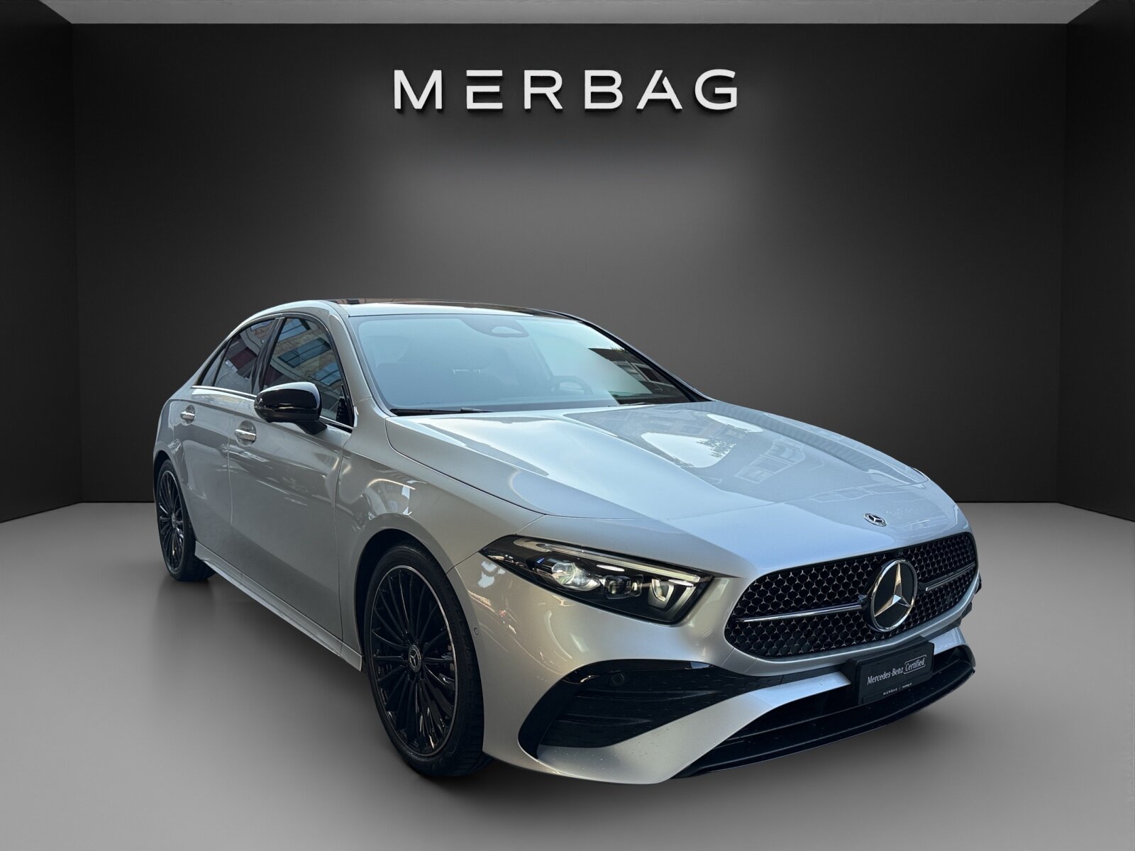 MERCEDES-BENZ A 180 AMG Line 7G-DCT Sedan