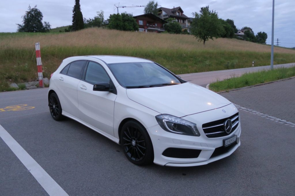 MERCEDES-BENZ A 180 AMG Line 7G-Tronic Automat