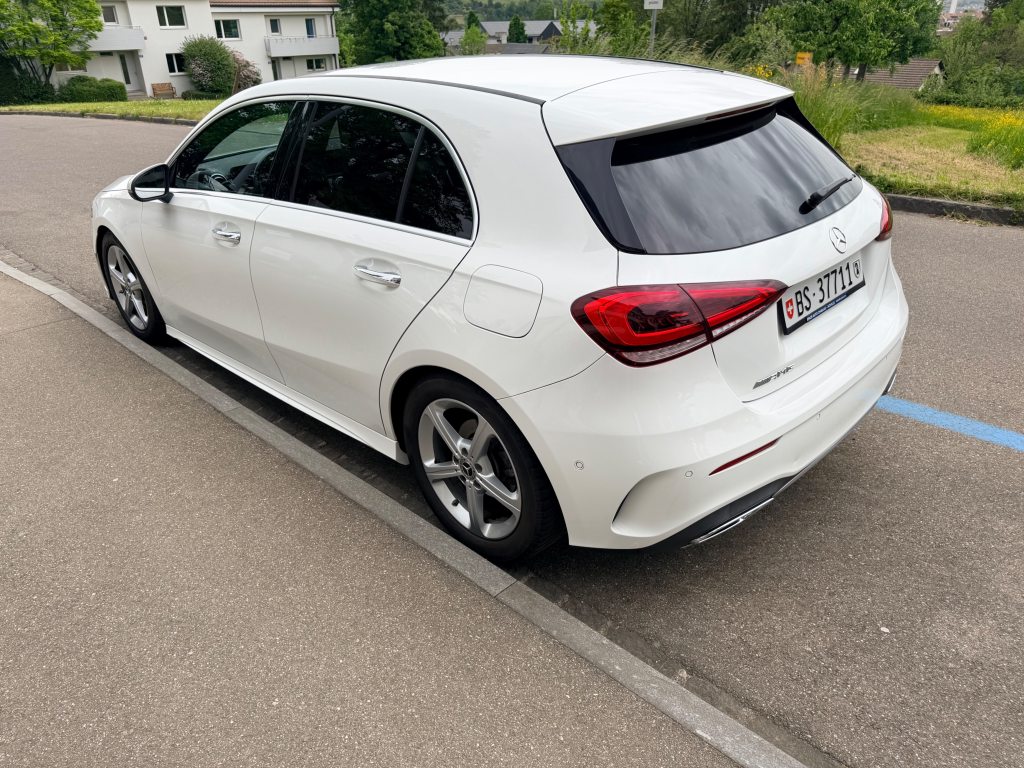 MERCEDES-BENZ A 180 d AMG Line, Diesel, Second hand / Used, Automatic - 3