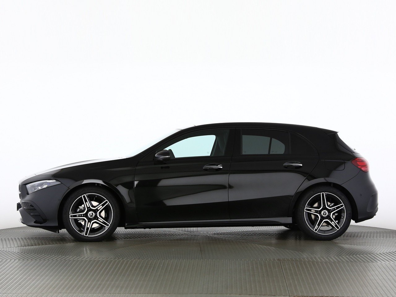 MERCEDES-BENZ A 200 7G-DCT, Mild-Hybrid Petrol/Electric, New car, Automatic - 4
