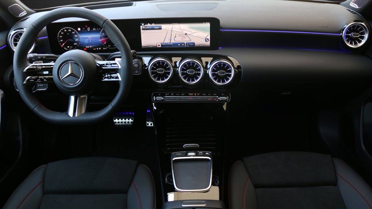 MERCEDES-BENZ A 200 7G-DCT, Hybride Léger Essence/Électricité, Voiture nouvelle, Automatique - 5