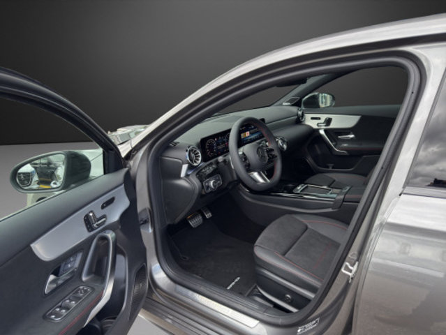 MERCEDES-BENZ A 200 7G-DCT, Mild-Hybrid Petrol/Electric, New car, Automatic - 6