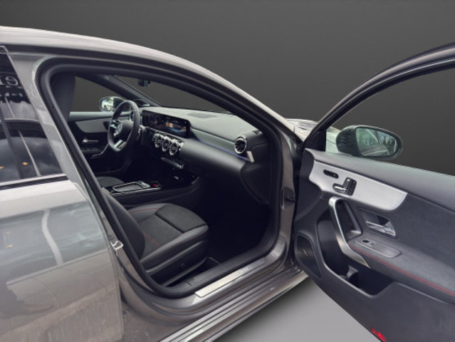 MERCEDES-BENZ A 200 7G-DCT, Mild-Hybrid Petrol/Electric, New car, Automatic - 7