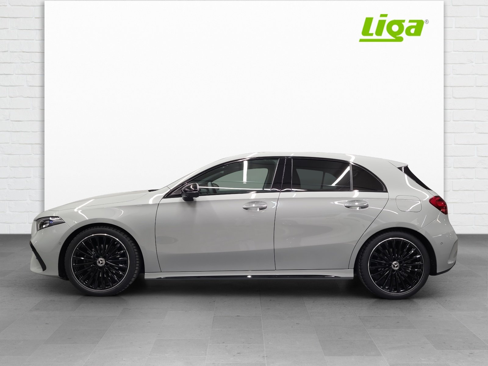 MERCEDES-BENZ A 200 AMG Line Night Star