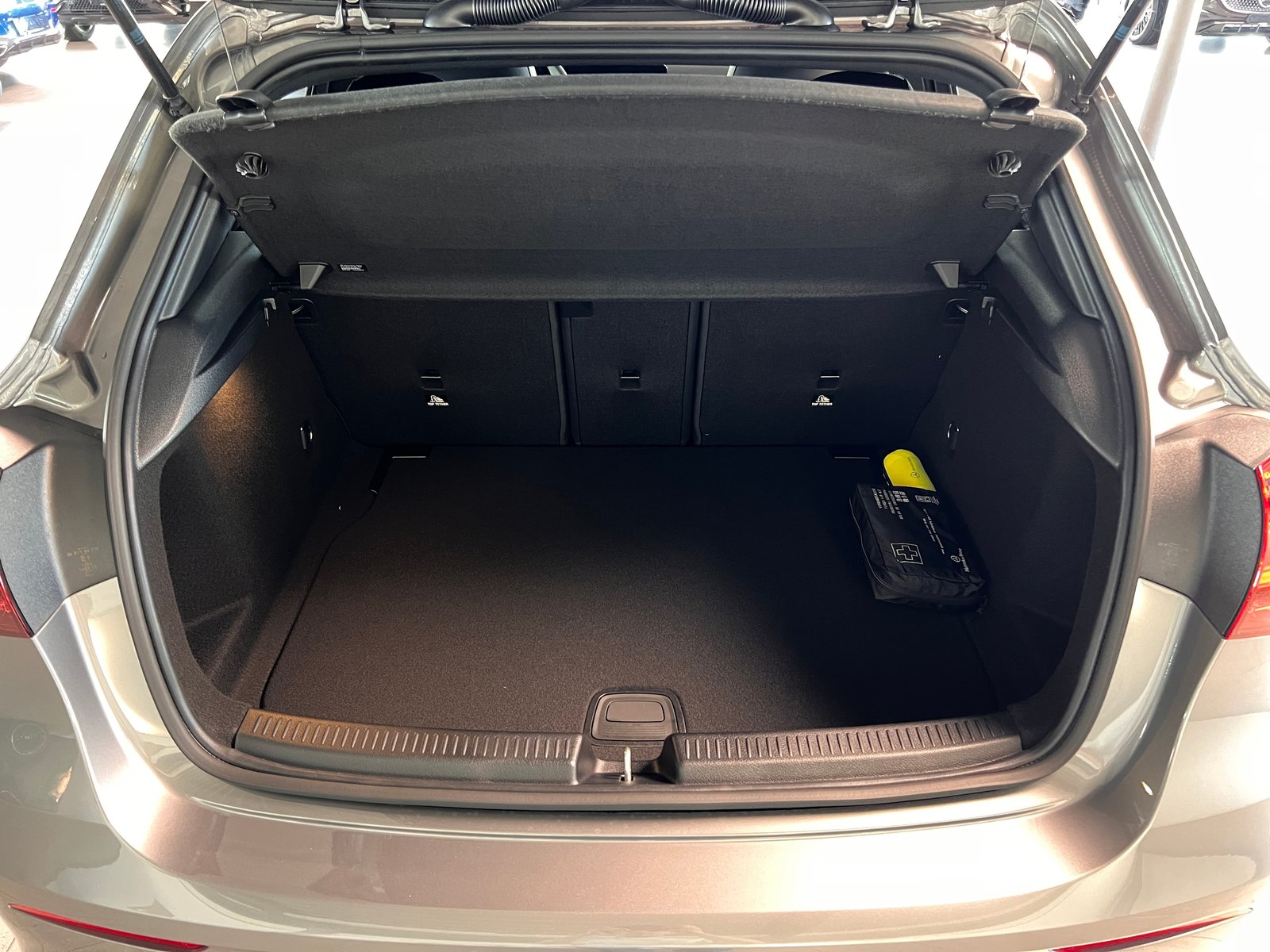 MERCEDES-BENZ A 200 Night Star 7G-DCT, Mild-Hybrid Benzin/Elektro, Neuwagen, Automatik - 7