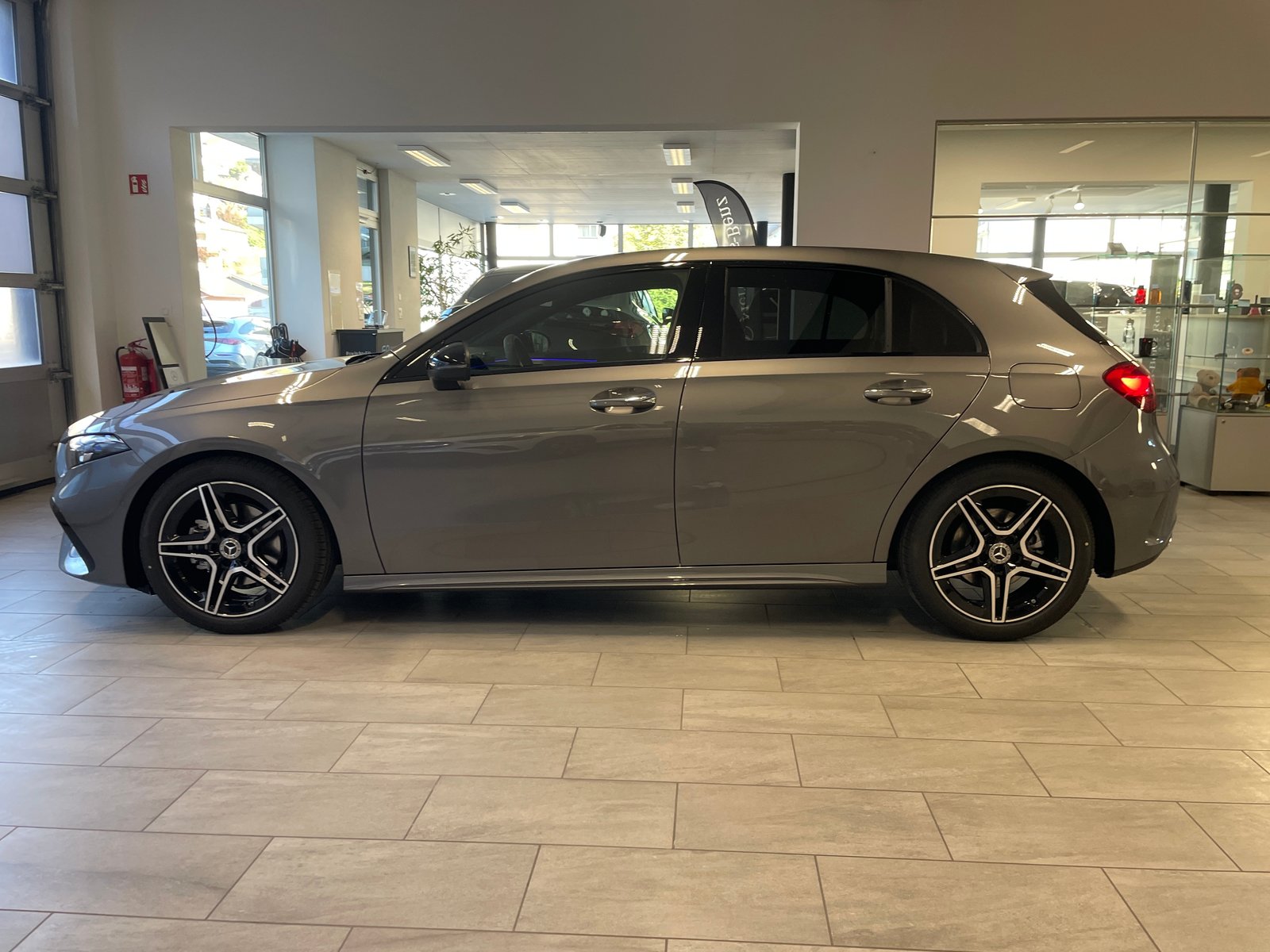 MERCEDES-BENZ A 200 Night Star 7G-DCT, Hybride Leggero Benzina/Elettrica, Auto nuove, Automatico - 4