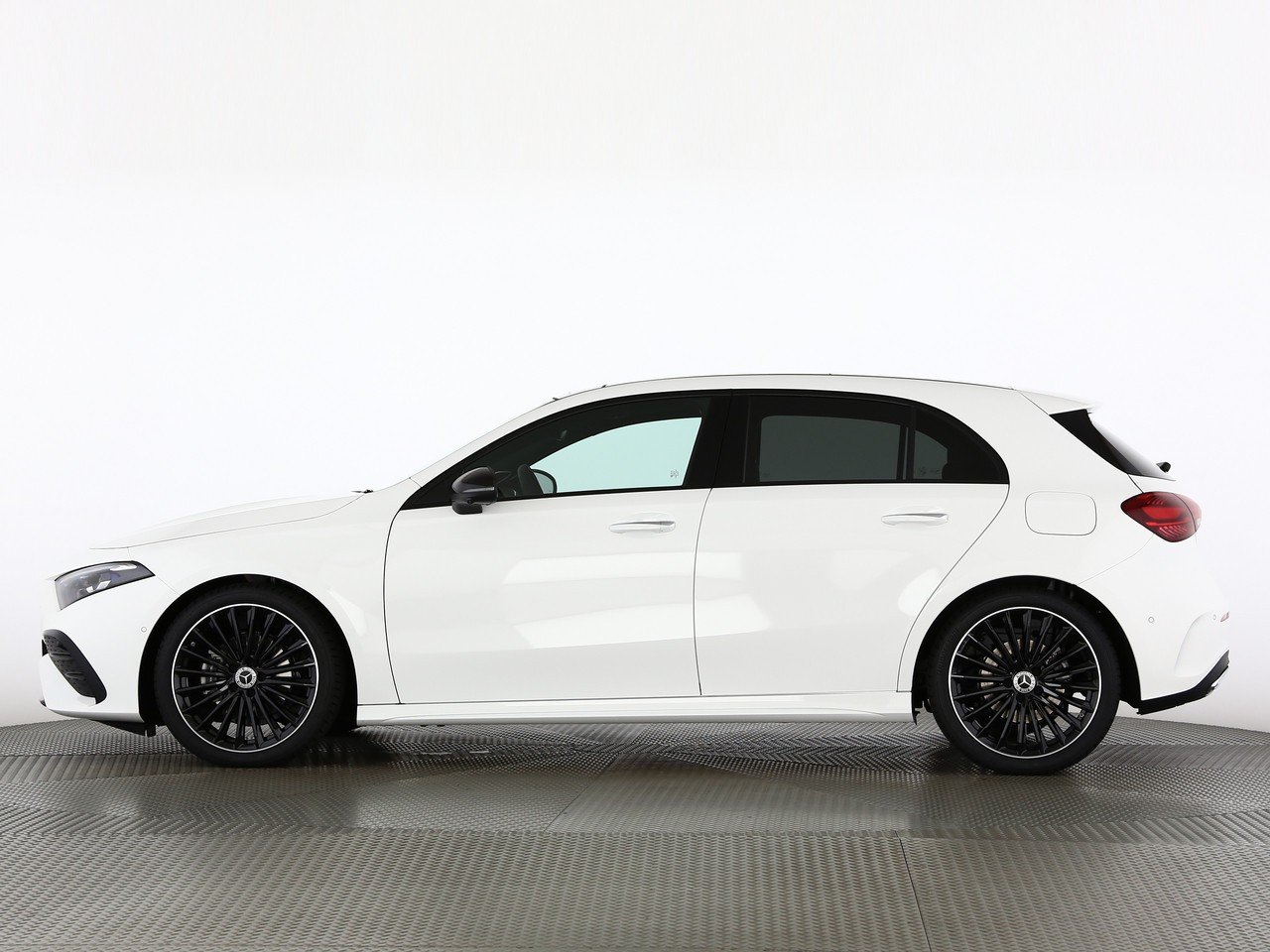 MERCEDES-BENZ A 200 Night Star 7G-DCT, Hybride Leggero Benzina/Elettrica, Auto nuove, Automatico - 3