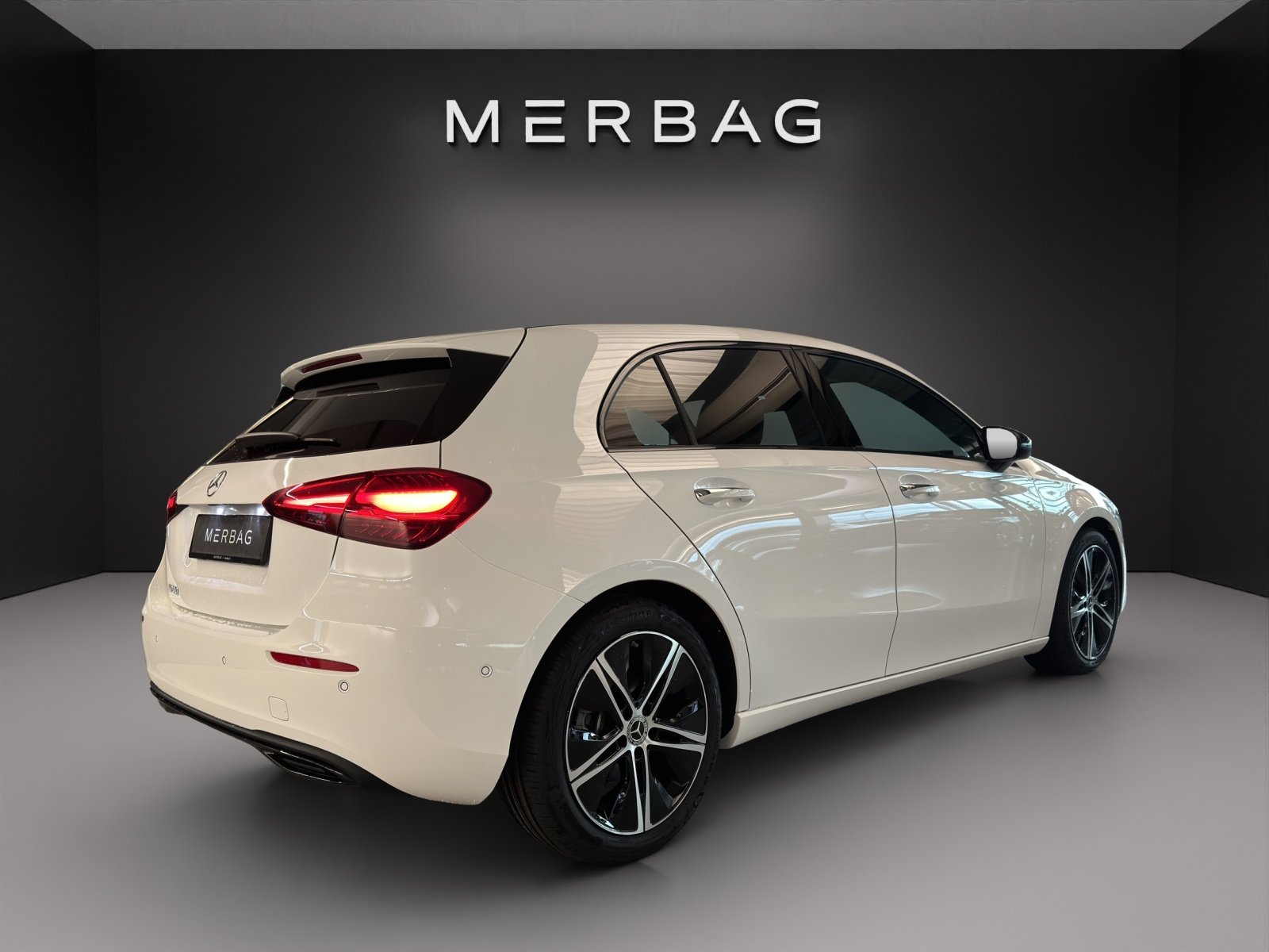 MERCEDES-BENZ A 200 Night Star 7G-DCT, Hybride Léger Essence/Électricité, Voiture nouvelle, Automatique - 6
