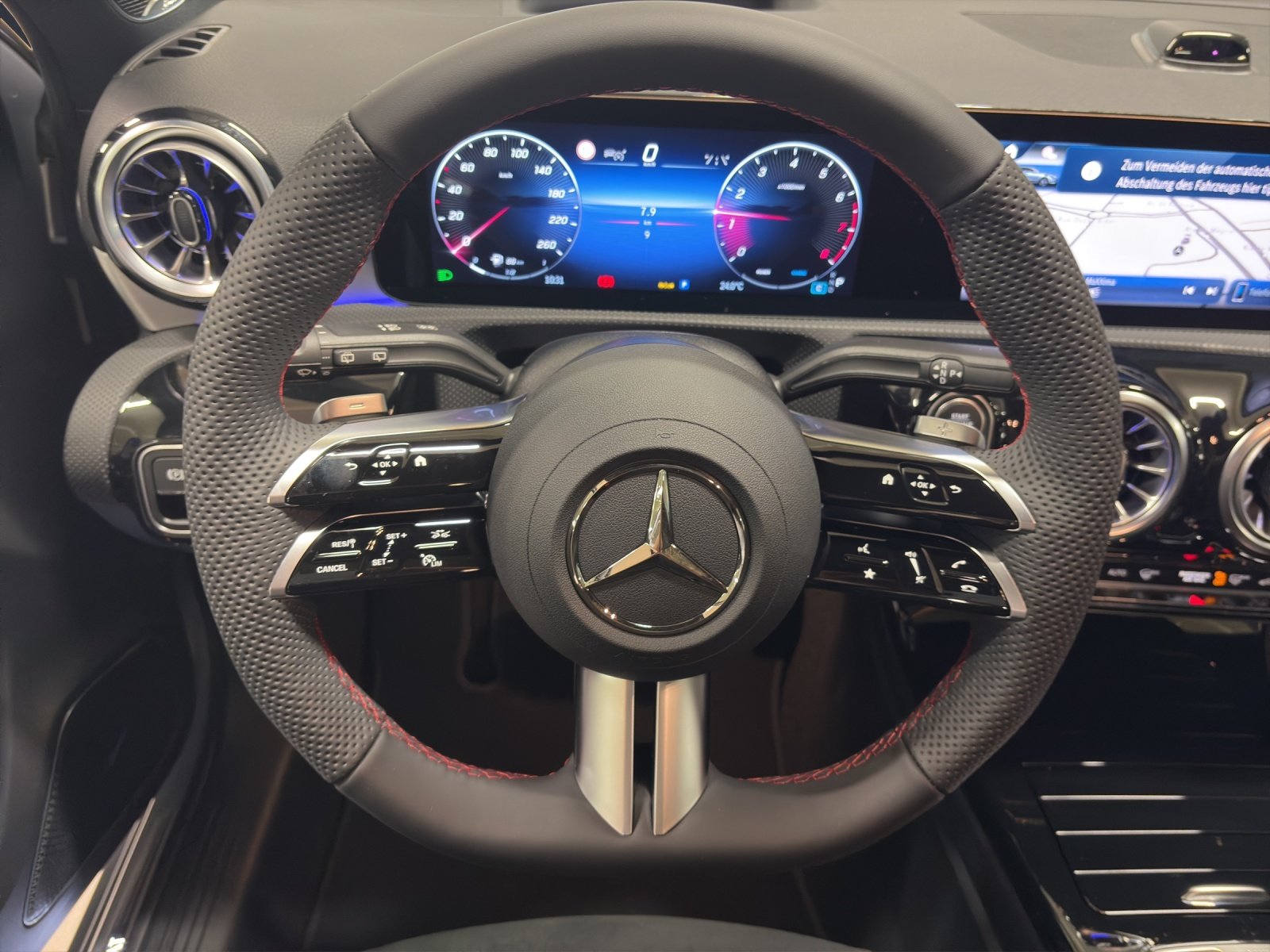 MERCEDES-BENZ A 200 Berline Compacte Night Star, Mild-Hybrid Benzin/Elektro, Neuwagen, Automatik - 7