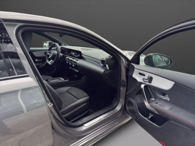 MERCEDES-BENZ A 200 7G-DCT, Mild-Hybrid Petrol/Electric, New car, Automatic - 7