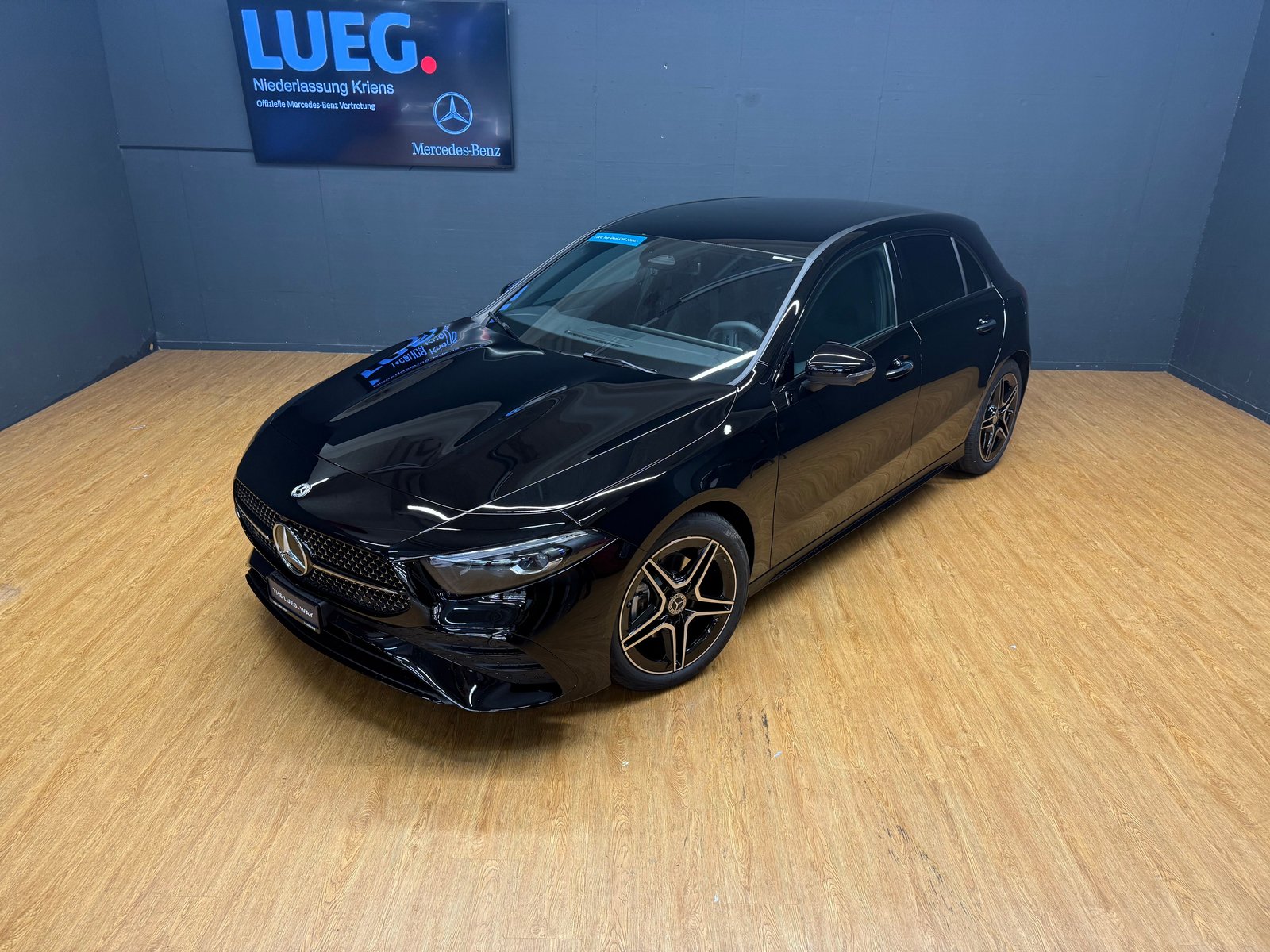 MERCEDES-BENZ A 200 - AMG - NightStar / DISTRONIC / 360 Grad, Hybride Léger Essence/Électricité, Occasion / Utilisé, Automatique - 2