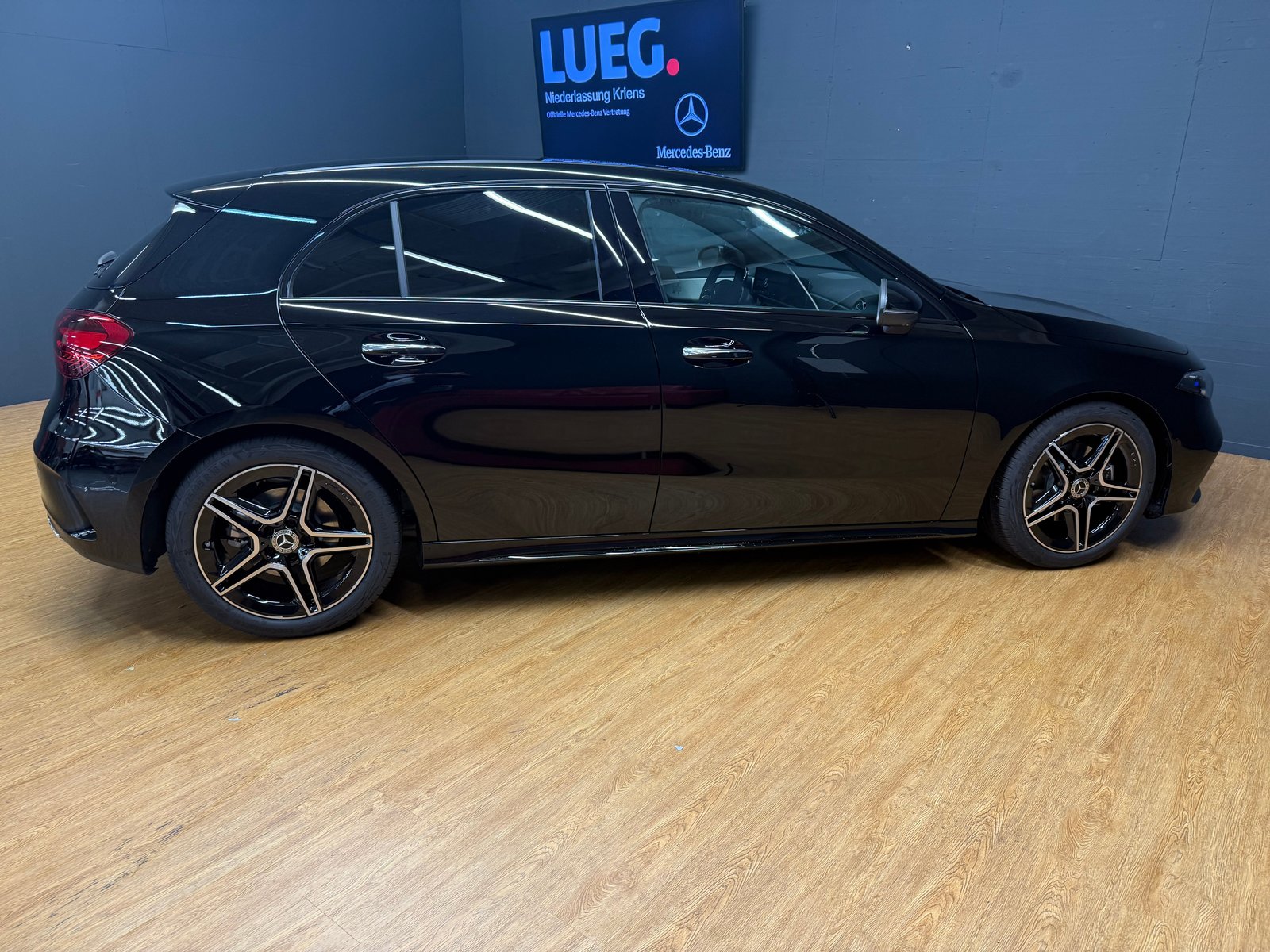 MERCEDES-BENZ A 200 - AMG - NightStar / DISTRONIC / 360 Grad, Hybride Léger Essence/Électricité, Occasion / Utilisé, Automatique - 6