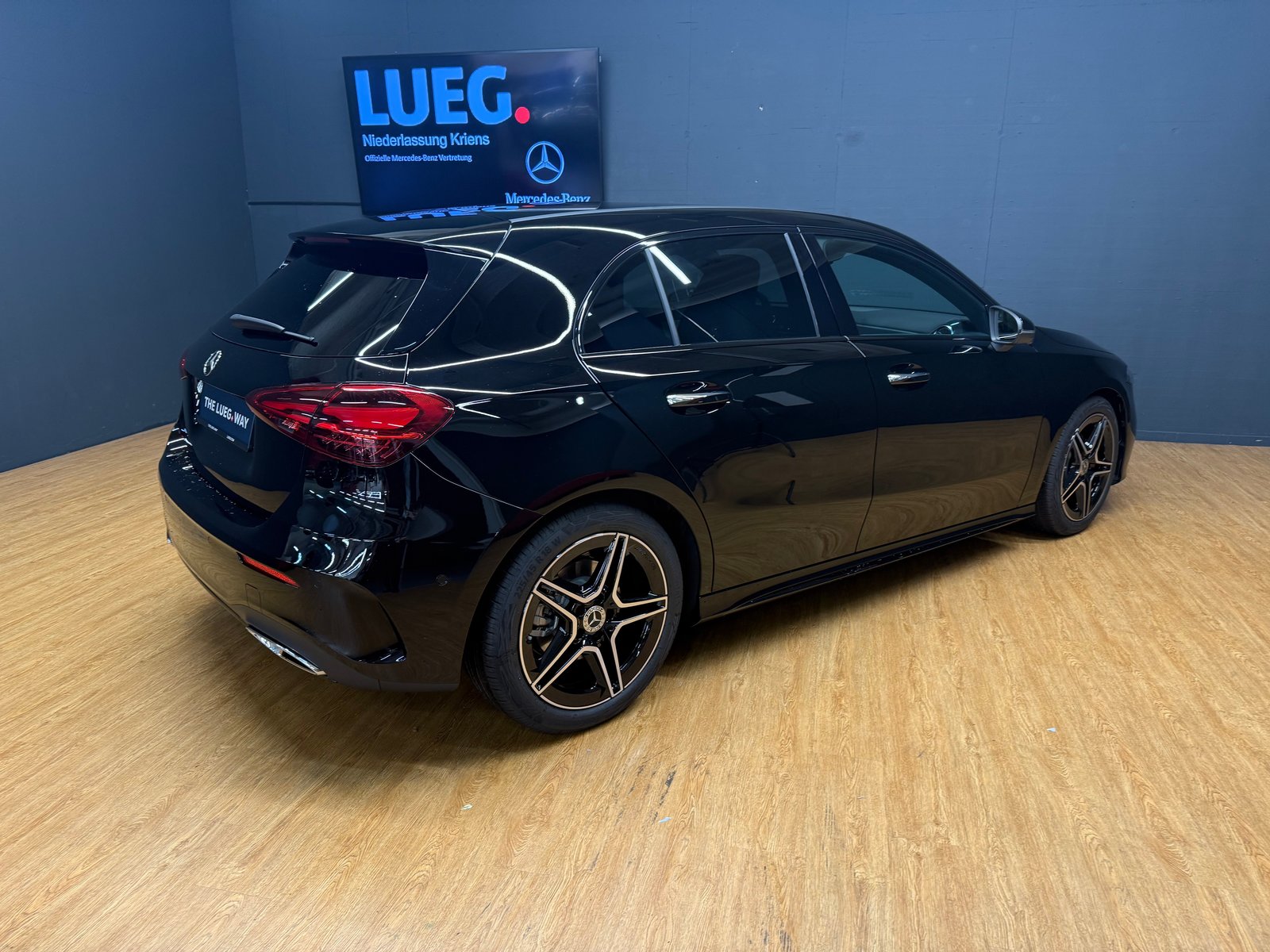 MERCEDES-BENZ A 200 - AMG - NightStar / DISTRONIC / 360 Grad, Hybride Léger Essence/Électricité, Occasion / Utilisé, Automatique - 7