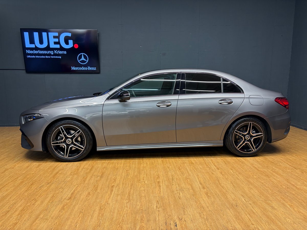 MERCEDES-BENZ A 200 - AMG - Limousine / 360 Grad Kamera / Panorama-Dach / 