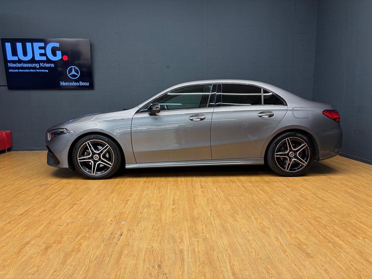 MERCEDES-BENZ A 200 - AMG / Rückfahrkamera / Night-Paket / Winter-Paket