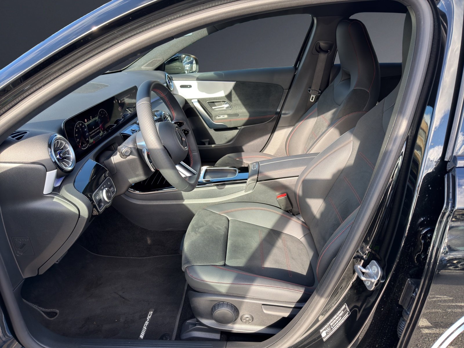 MERCEDES-BENZ A 200 Night Star 7G-DCT, Hybride Léger Essence/Électricité, Occasion / Utilisé, Automatique - 6